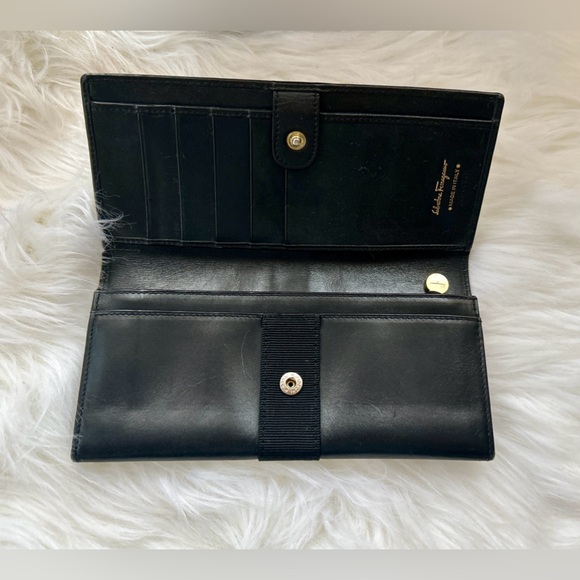 Salvatore Ferragamo Vara Black Leather Wallet - Picture 14 of 16